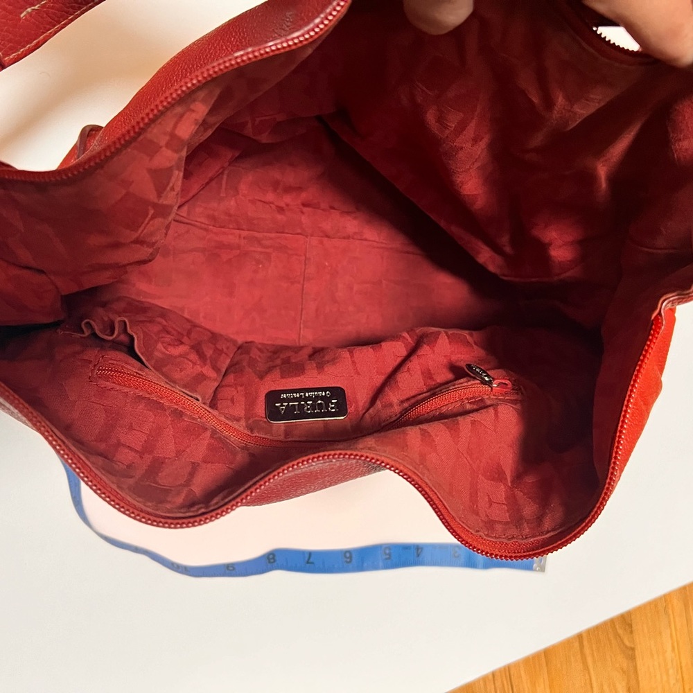 Vintage FURLA Red Pebble Leather. In great condition. Large with silver hardware - Picture 11 of 15